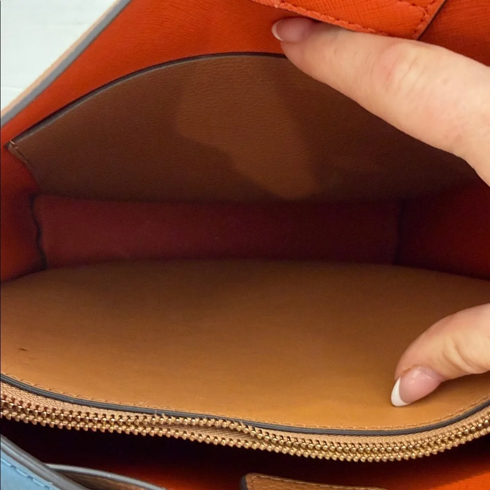 Tory Burch Perry Fine Leather Tote - Picture 6 of 16